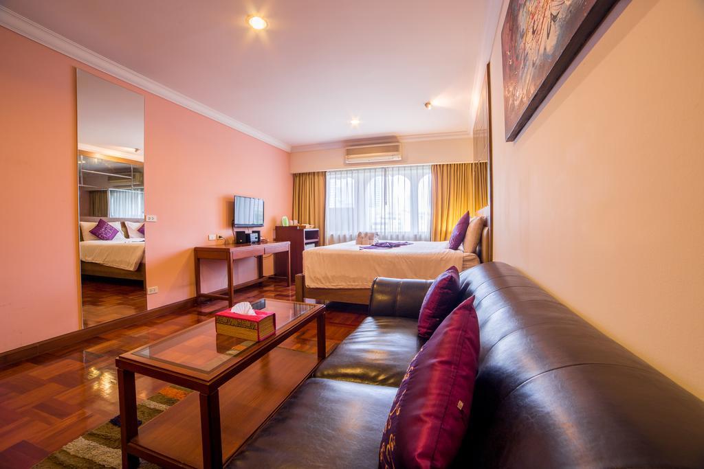 Triple 8 Inn Bangkok Extérieur photo