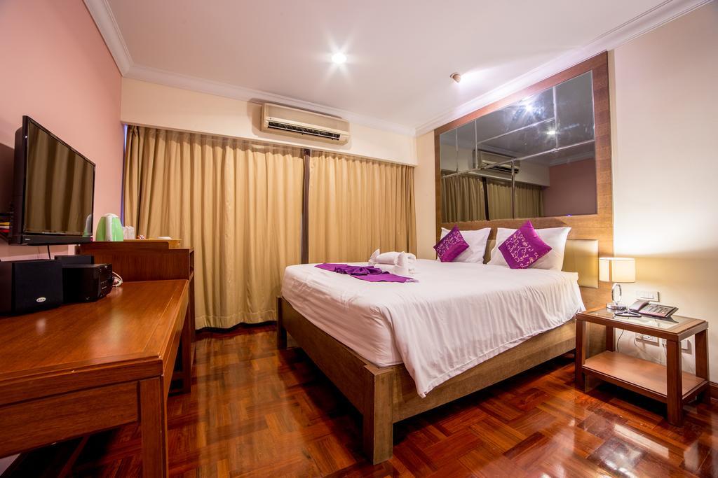 Triple 8 Inn Bangkok Extérieur photo