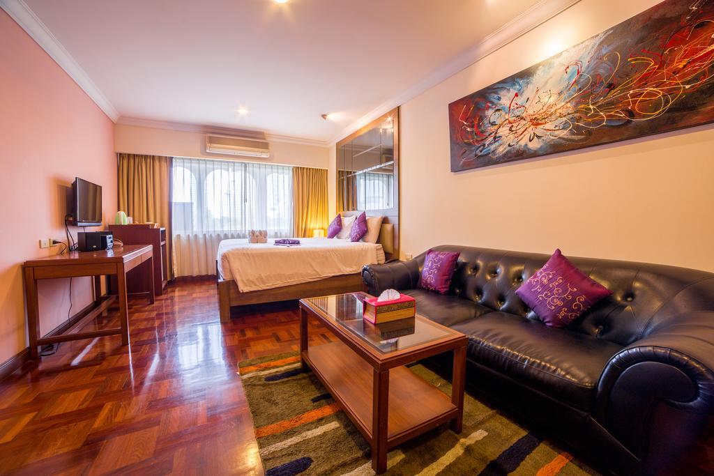 Triple 8 Inn Bangkok Extérieur photo