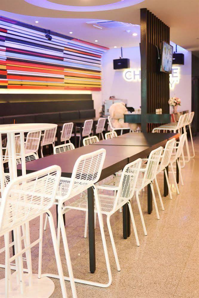 Triple 8 Inn Bangkok Extérieur photo